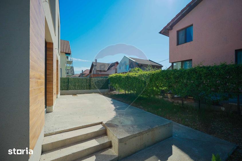 Casă cu 5 camere cu Teren 250 Mp în Tokai