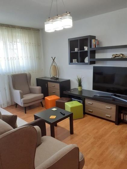 Apartament cu 3 camere decomandat în Drumul Taberei