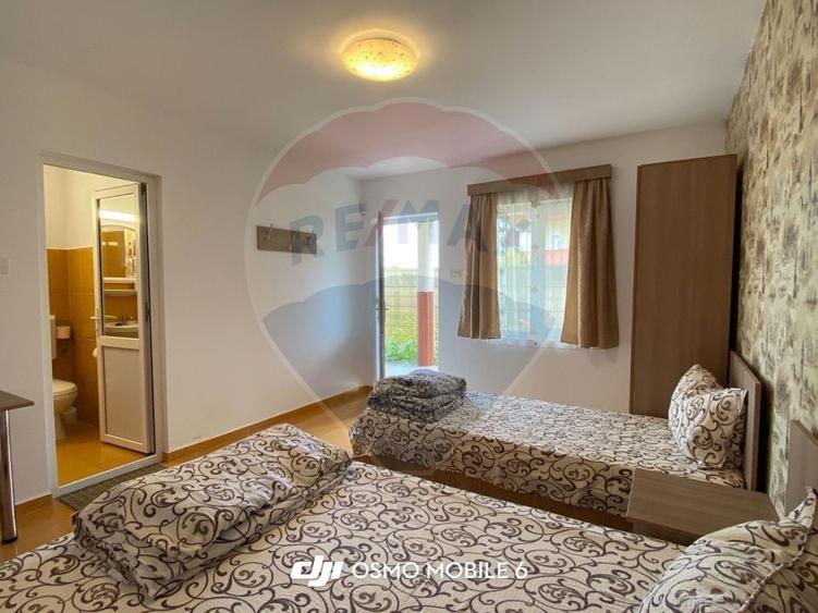 Casă individuală cu 9 camere cu Teren 480 Mp în Sud