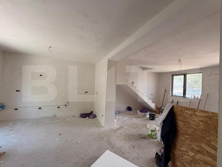 Triplex nou, 107.40 mp, teren 306 mp, zona Calea Severinului - Ambasador - 9