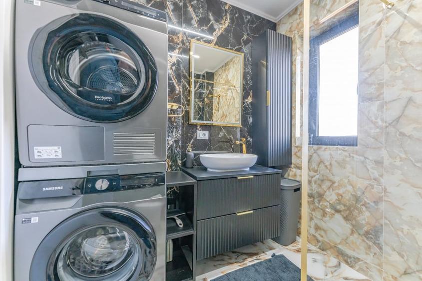 Apartament cu 2 camere decomandat, mobilat în Tractorul