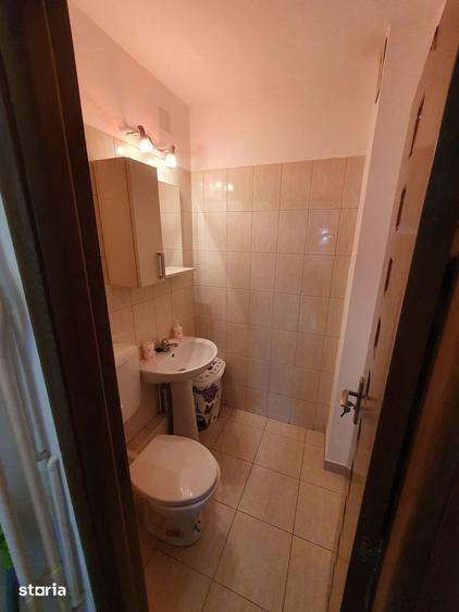 Apartament cu 3 camere decomandat, mobilat în Vitan
