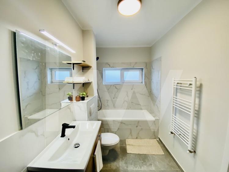 Apartament cu 3 camere decomandat în Exterior Vest