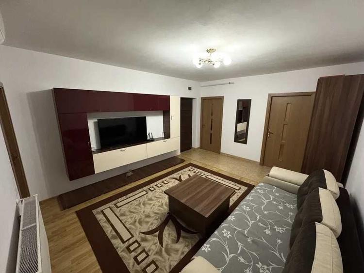 Apartament cu 3 camere decomandat în Florești