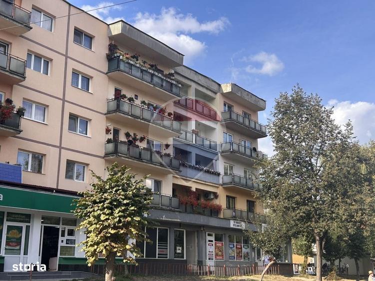 Apartament cu 3 camere decomandat în Sud
