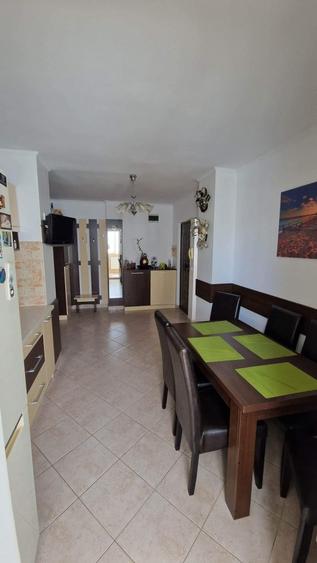 Apartament cu 3 camere decomandat în Exterior Vest