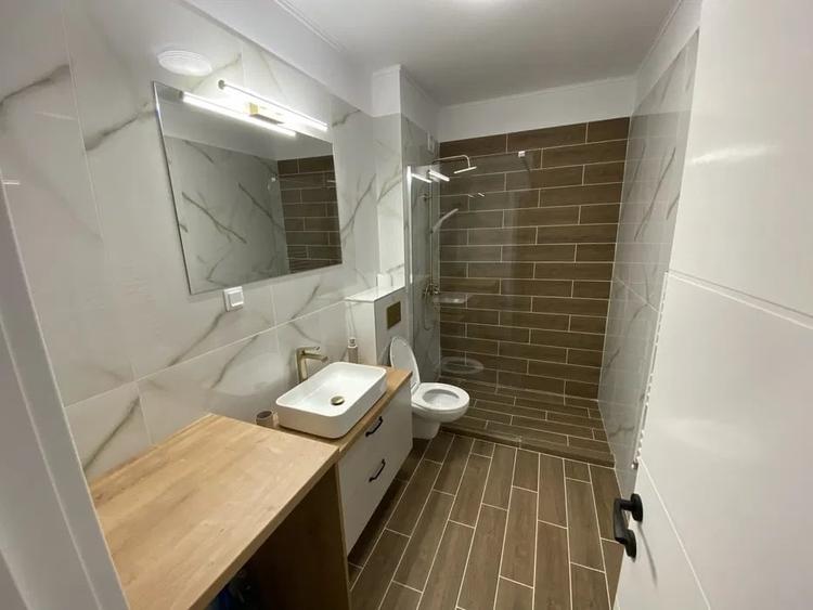Apartament cu 2 camere semidecomandat, mobilat în Florești