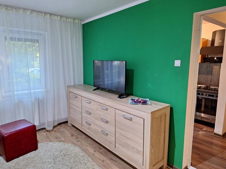 Apartament cu 2 camere semidecomandat, mobilat în Piața Centrală