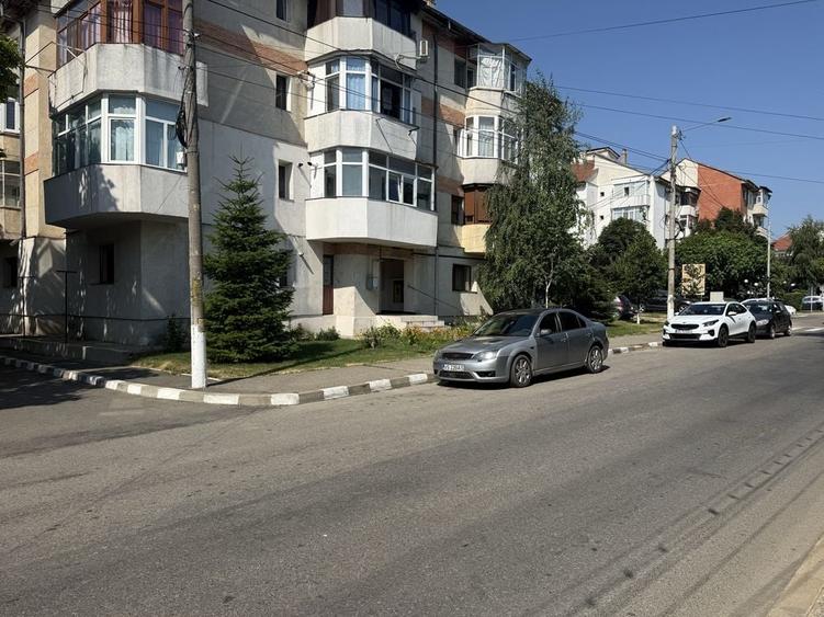 Garsonieră decomandată în Central