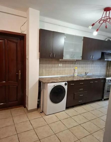 Apartament cu 4 camere semidecomandat, mobilat în Triaj