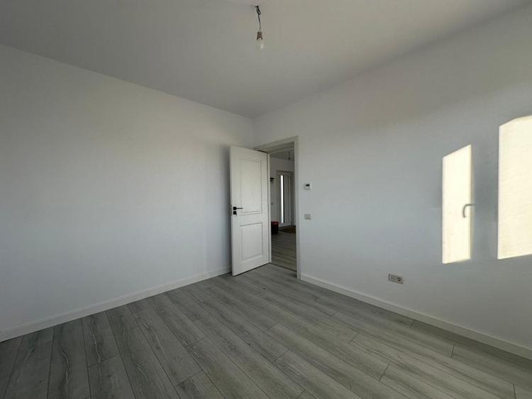 Duplex cu 5 camere cu Canalizare în Popas Păcurari