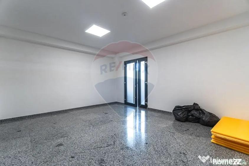 Spațiu comercial, de 448 mp, în 13 Decembrie