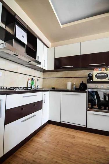 Apartament cu 3 camere decomandat în Exterior Vest