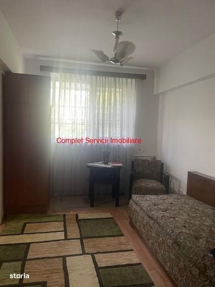 Apartament cu 3 camere decomandat în Drumul Taberei