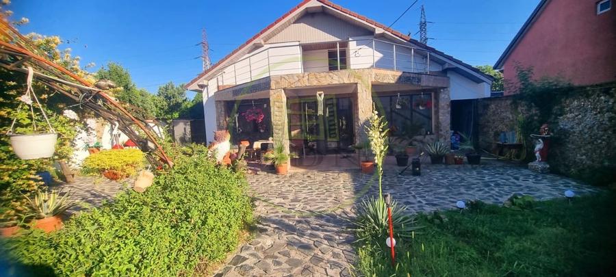 Casă individuală cu 4 camere cu Piscina în Bariera Vâlcii