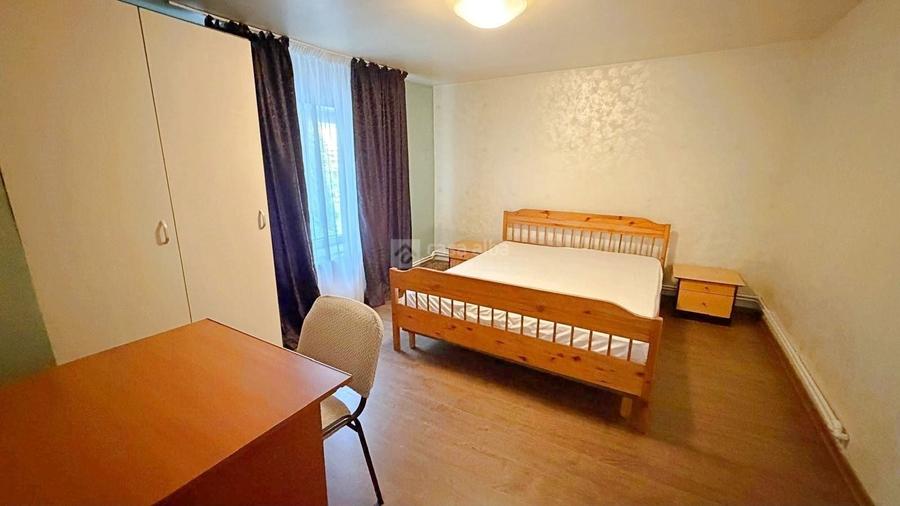 Apartament cu 3 camere semidecomandat, mobilat în Central