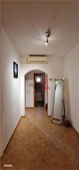 Apartament cu 3 camere decomandat, mobilat în Tei