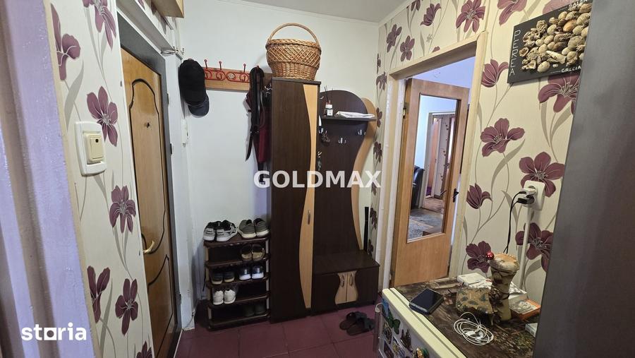 Apartament cu 3 camere semidecomandat în Trivale