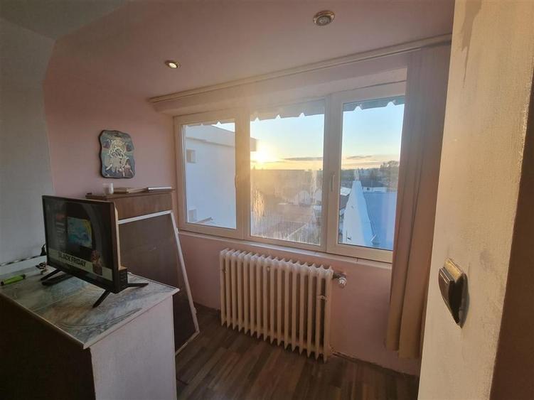 Apartament cu 2 camere semidecomandat, mobilat în Central