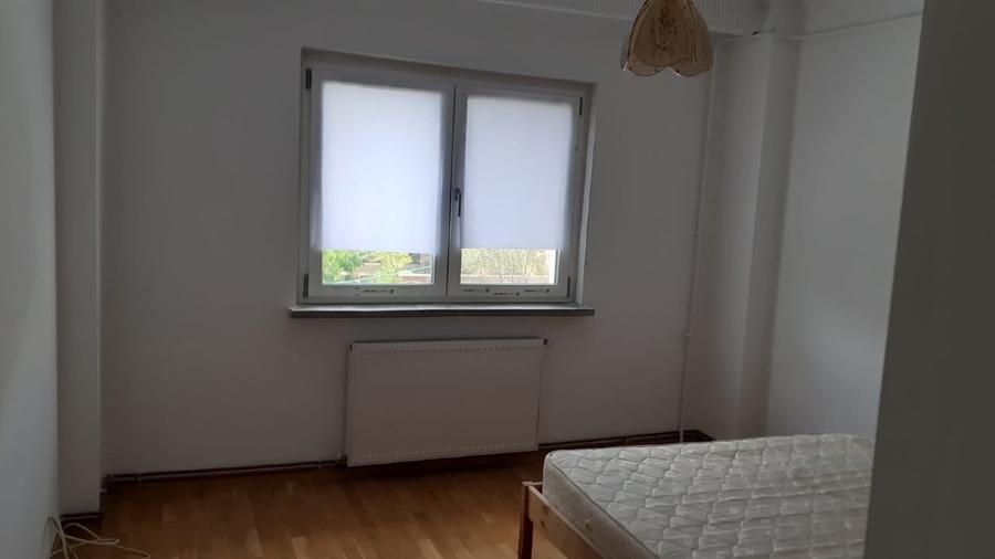 Apartament cu 3 camere decomandat în Prundu