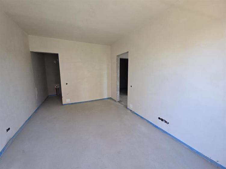 Apartament cu 3 camere semidecomandat în Mărăști