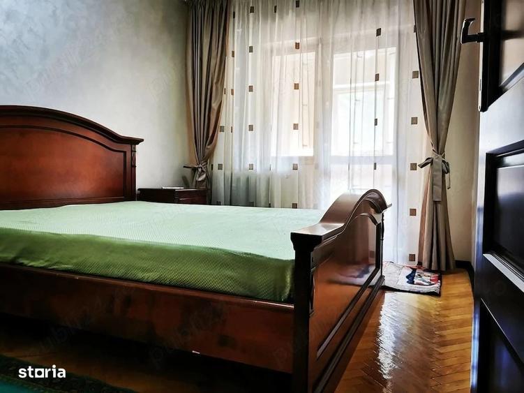 Apartament cu 4 camere decomandat în Central