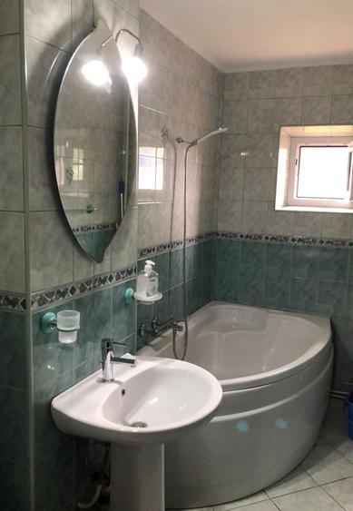 Apartament cu 3 camere decomandat în Sud
