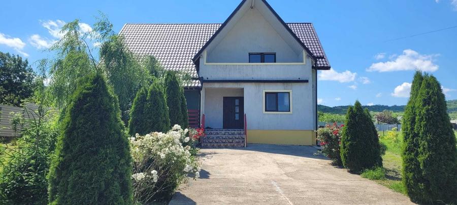 Casă cu 4 camere în Exterior Vest