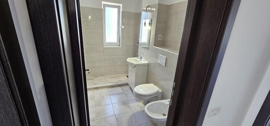 Apartament cu 3 camere decomandat în Sânpetru