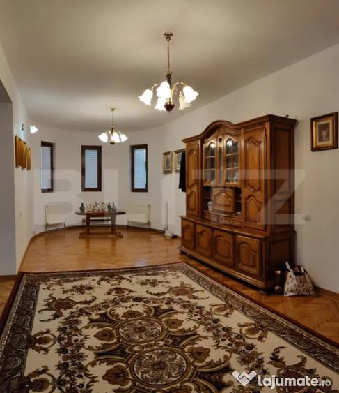 Casă cu 6 camere cu Teren 1178 Mp în Cetate