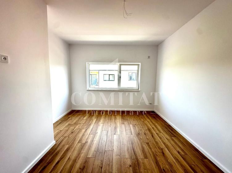 Duplex cu 4 camere cu Canalizare în Florești