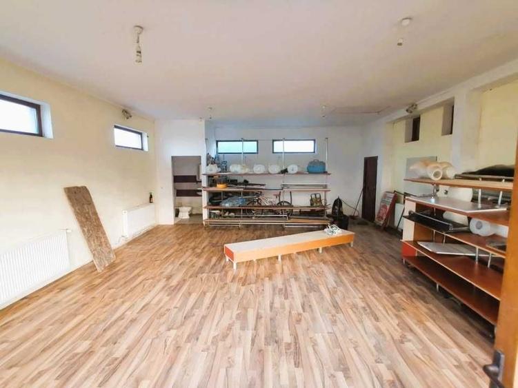 Casă cu 4 camere în Sântandrei