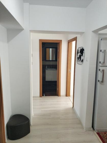 Apartament cu 3 camere decomandat în Delfinariu