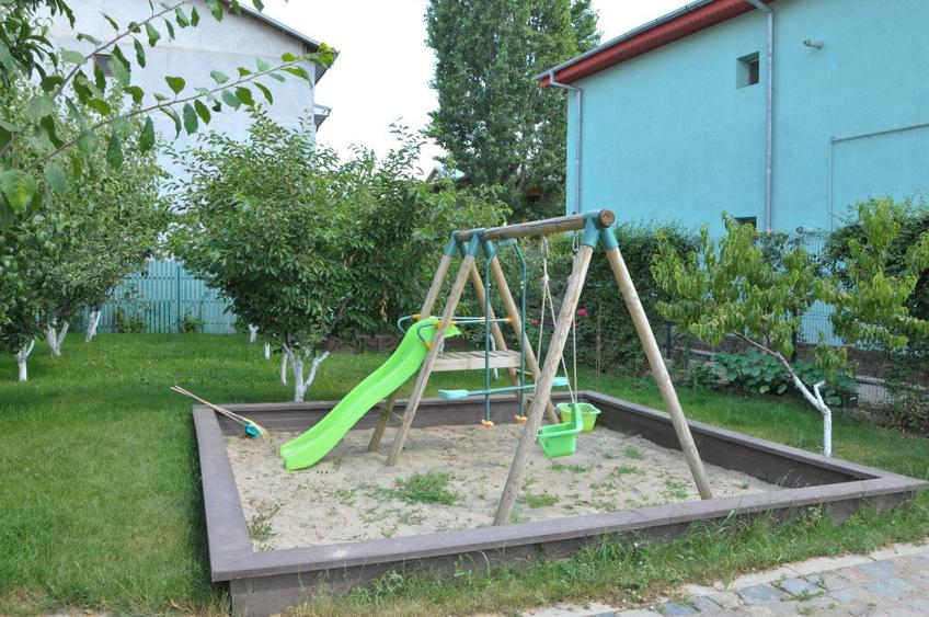 Casă cu 9 camere cu Teren 900 Mp în Central