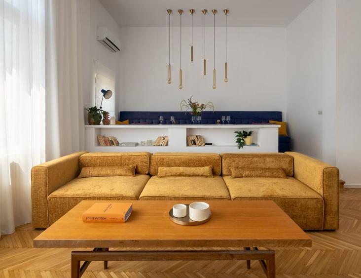 Apartament cu 4 camere, mobilat în Calea Victoriei