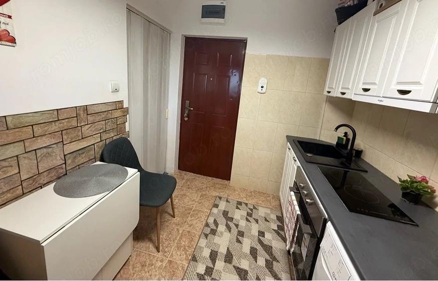 Garsonieră decomandată în Central