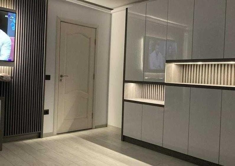 Apartament cu 3 camere decomandat în Săvinești