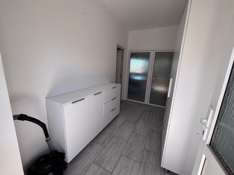 Apartament cu 3 camere decomandat în Exterior Vest