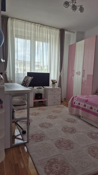 Apartament cu 4 camere decomandat în Central