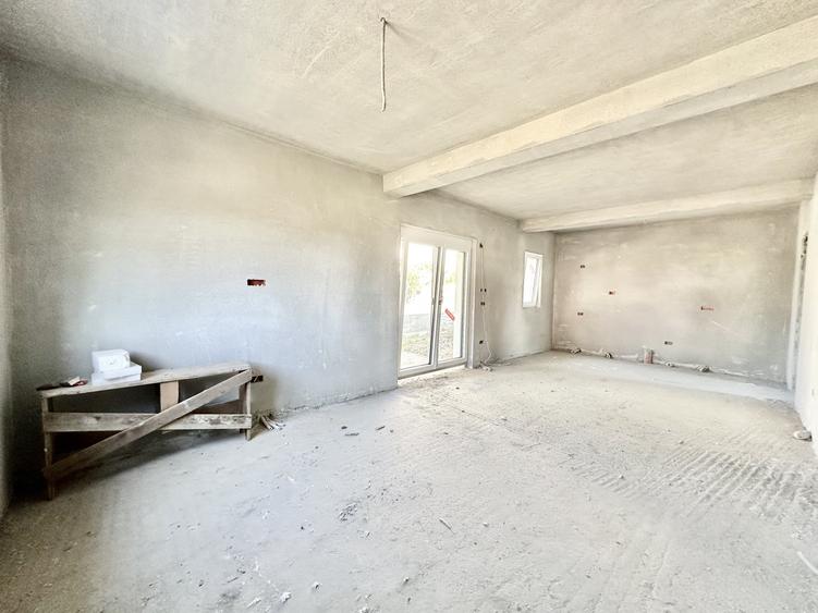 Duplex cu 5 camere cu Canalizare în Moșnița Veche