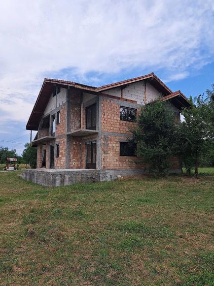 Casă cu Teren 1700 Mp în Șirineasa