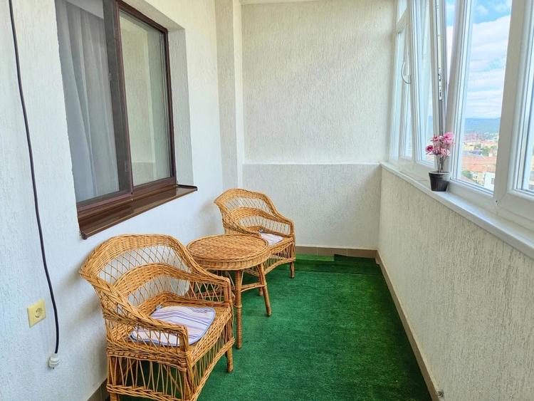 Apartament cu 3 camere decomandat în Căzănești (Râmnicu Vâlcea)