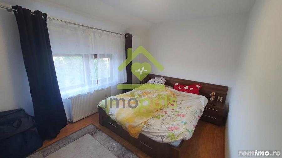 Apartament cu 4 camere semidecomandat, mobilat în Girocului