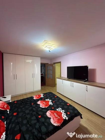 Apartament cu 4 camere decomandat în Central