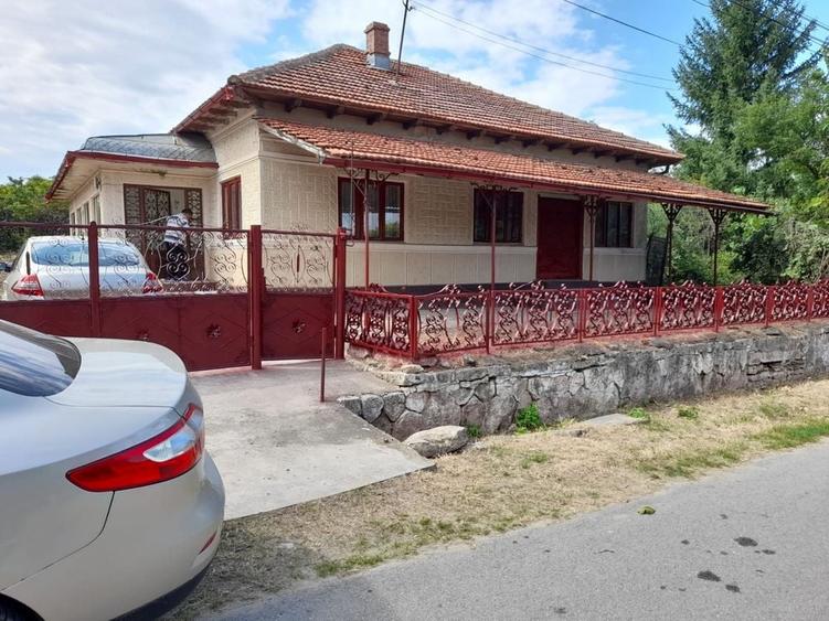 Casă cu 4 camere în Merei