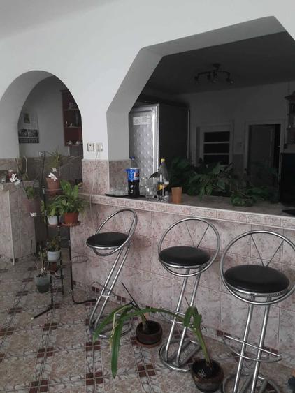 Casă cu 4 camere în Central