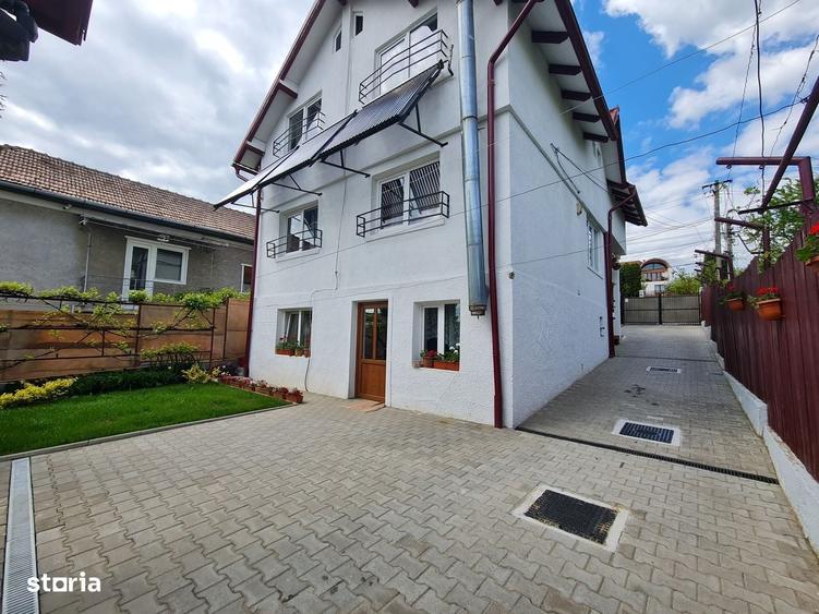 Casă cu 4 camere în Dâmbul Rotund