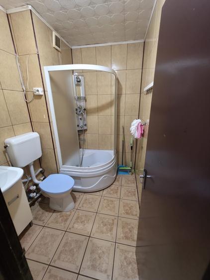 Apartament cu 3 camere semidecomandat, mobilat în Rahova