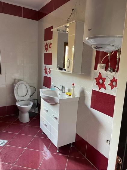 Casă cu 6 camere cu Teren 1060 Mp în Central