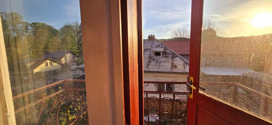Casă individuală cu 7 camere cu Canalizare în Pucioasa
